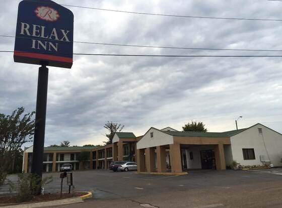 relax inn allows check-in for 18 year-old guests