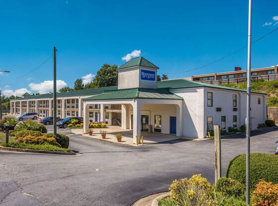 Rodeway Inn & Suites allows check-in for 18 year-old guests