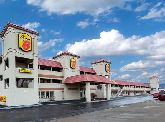 Super 8 by Wyndham Fernley allows check-in for 18 year-old guests