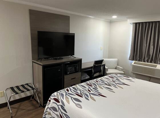 Red Roof Inn Suffolk allows check-in for 18 year-old guests