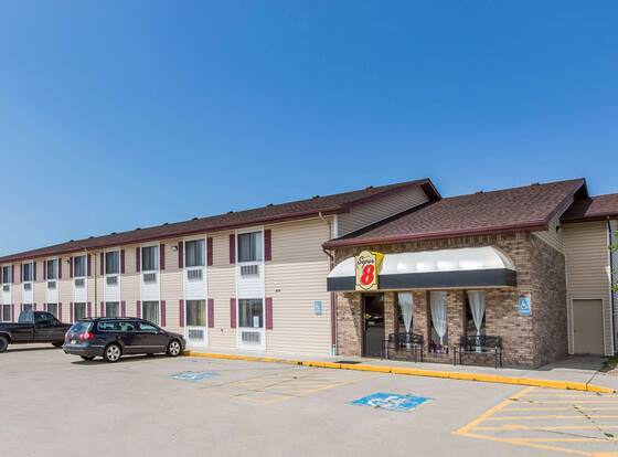 Super 8 by Wyndham Wayne allows check-in for 18 year-old guests