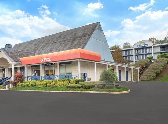 Days Inn by Wyndham Lexington allows check-in for 18 year-old guests