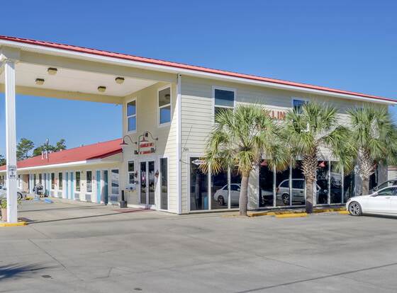 Franklin Inn allows check-in for 18 year-old guests