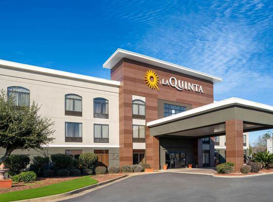 La Quinta Inn & Suites by Wyndham-Albany GA allows check-in for 18 year-old guests