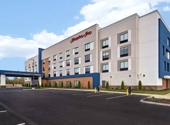 Hampton Inn Pleasant View, TN allows check-in for 18 year-old guests