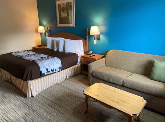 Ashwood Inn & Suites allows check-in for 18 year-old guests
