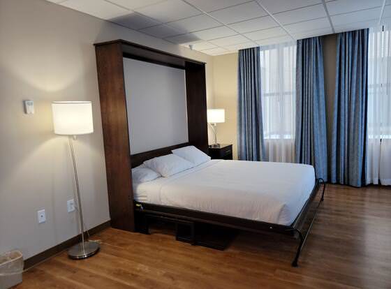 Ariel Broadway Hotel allows check-in for 18 year-old guests