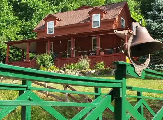 Mountain Harbour B&B and Hiker Hostel allows check-in for 18 year-old guests