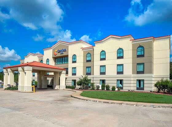 Comfort Inn Greenville I-65 allows check-in for 18 year-old guests