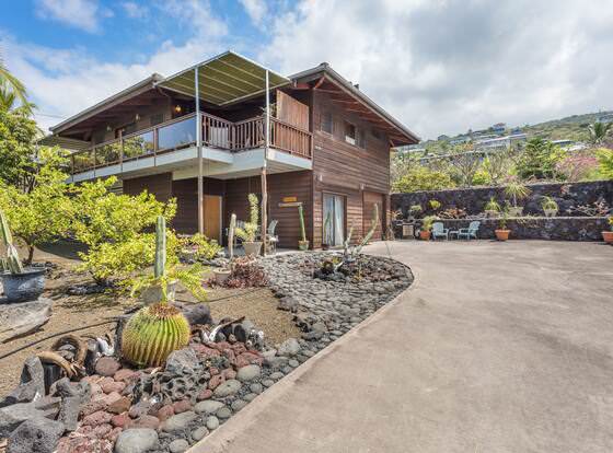Big Island Kona Dreams by Coldwell Banker Island Vacations allows check-in for 18 year-old guests