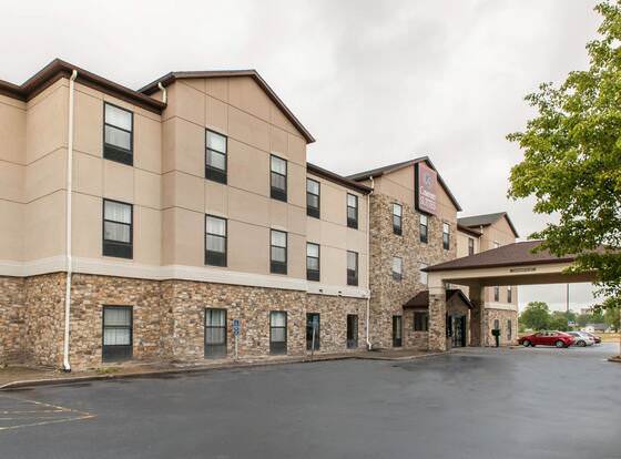 Comfort Suites allows check-in for 18 year-old guests