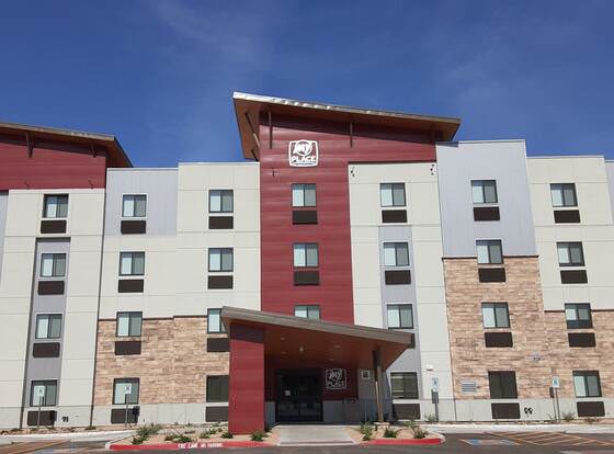 My Place Hotel - Phoenix West - Avondale AZ allows check-in for 18 year-old guests