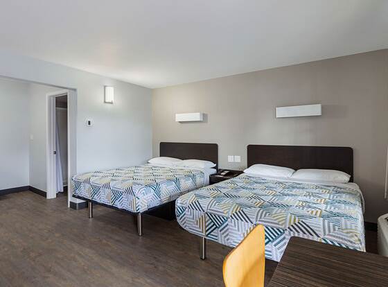 Motel 6 Show Low, AZ allows check-in for 18 year-old guests