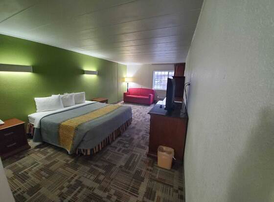 Shadeland Inn Indianapolis allows check-in for 18 year-old guests