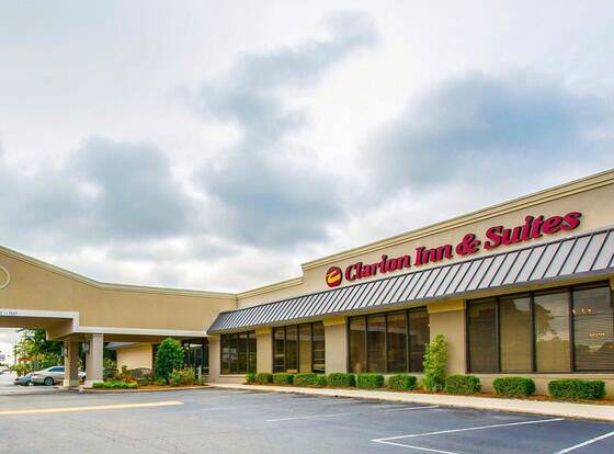 Clarion Inn & Suites Dothan South allows check-in for 18 year-old guests