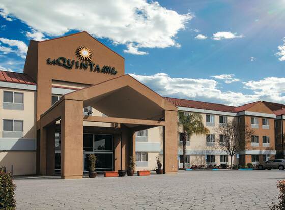 La Quinta Inn & Suites by Wyndham Dublin - Pleasanton allows check-in for 18 year-old guests