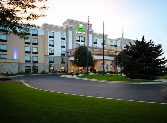 Holiday Inn Express Janesville - I-90 & US Hwy 14, an IHG Hotel allows check-in for 18 year-old guests