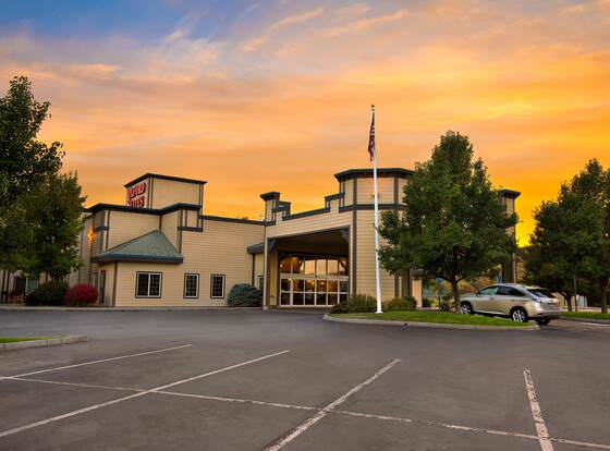 Oxford Suites Pendleton allows check-in for 18 year-old guests