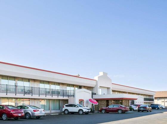 Econo Lodge Wall allows check-in for 18 year-old guests