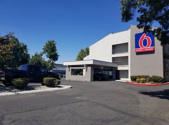 Studio 6 Sacramento, CA - Natomas allows check-in for 18 year-old guests