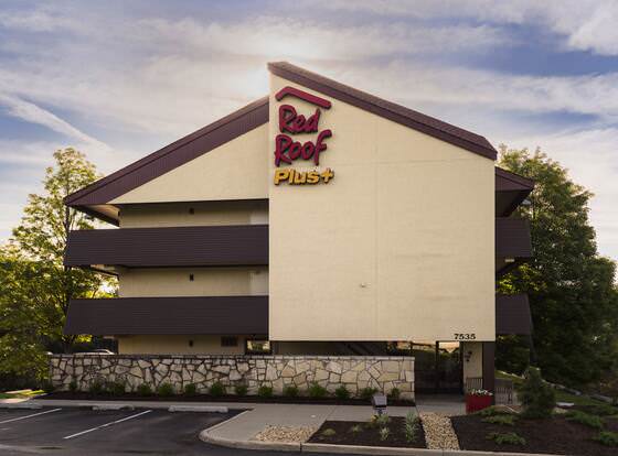 Red Roof Inn PLUS+ Chicago - Willowbrook allows check-in for 18 year-old guests