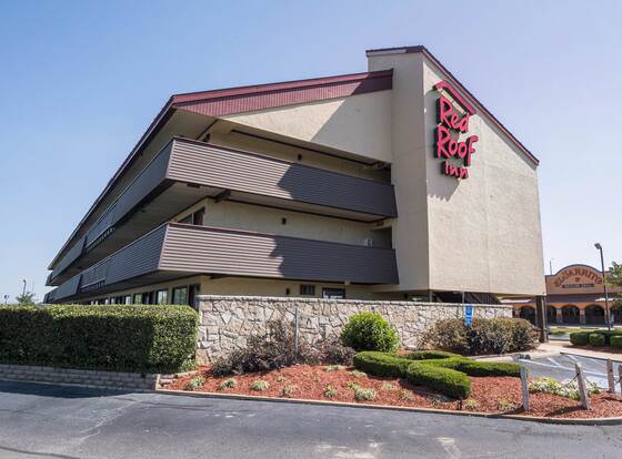 Red Roof Inn West Monroe allows check-in for 18 year-old guests