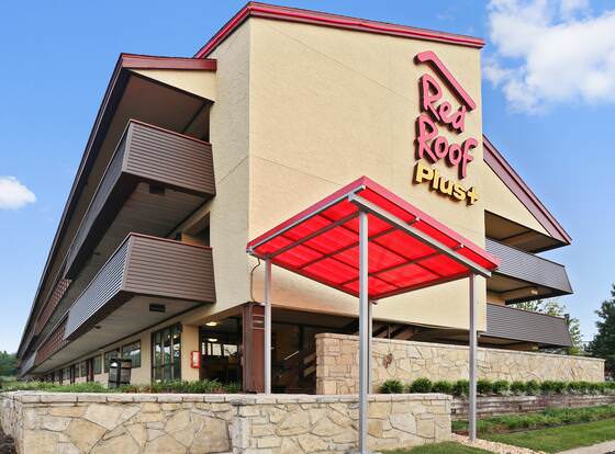 Red Roof Inn PLUS+ Baltimore North - Timonium allows check-in for 18 year-old guests