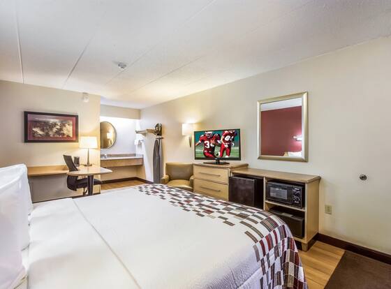 Red Roof Inn Detroit - Plymouth/Canton allows check-in for 18 year-old guests