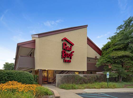 Red Roof Inn Detroit-Rochester Hills/ Auburn Hills allows check-in for 18 year-old guests