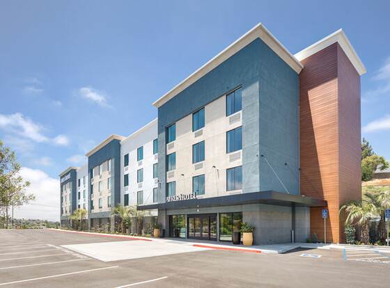 Ayres Hotel Vista Carlsbad allows check-in for 18 year-old guests