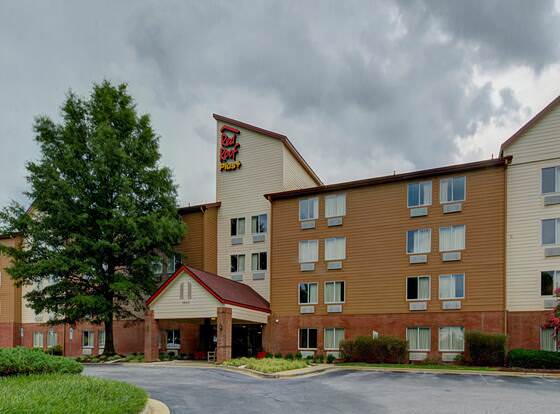 Red Roof Inn PLUS+ Raleigh Downtown - NCSU/Conv Center allows check-in for 18 year-old guests