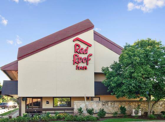 Red Roof Inn Canton allows check-in for 18 year-old guests