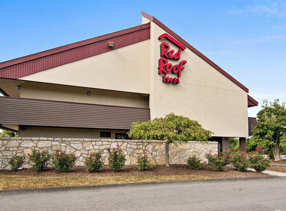 Red Roof Inn Fairmont allows check-in for 18 year-old guests