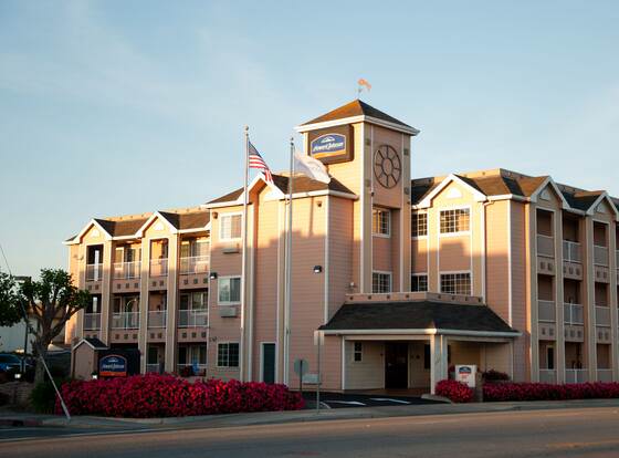 Howard Johnson by Wyndham Salinas allows check-in for 18 year-old guests