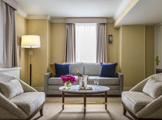Warwick Allerton - Chicago allows check-in for 18 year-old guests