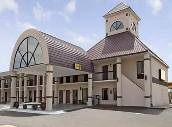 Super Inn allows check-in for 18 year-old guests