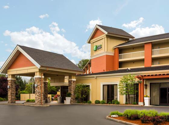 Holiday Inn Express Roseburg, an IHG Hotel allows check-in for 18 year-old guests