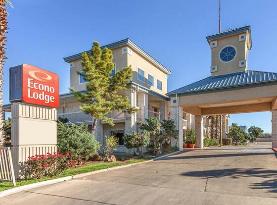Econo Lodge Downtown South allows check-in for 18 year-old guests