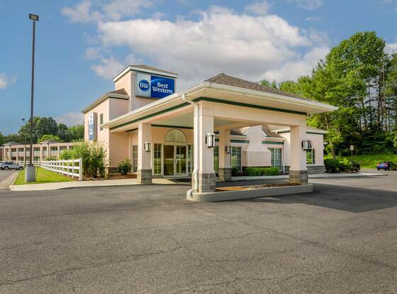 Best Western Lexington Inn allows check-in for 18 year-old guests