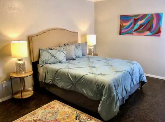 Private Bedroom Suite - Communal House near Integris Private allows check-in for 18 year-old guests