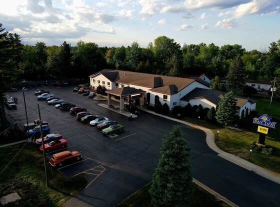 Bay Inn allows check-in for 18 year-old guests