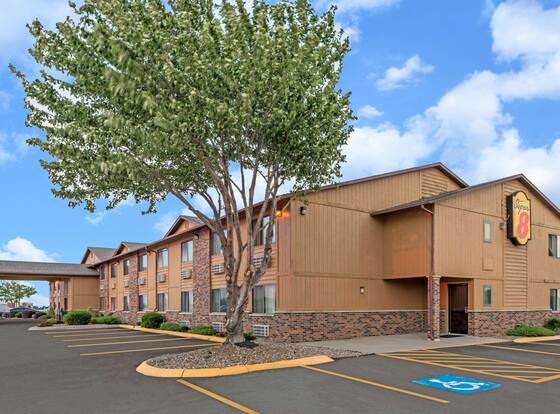 Super 8 by Wyndham Smithville Lake allows check-in for 18 year-old guests