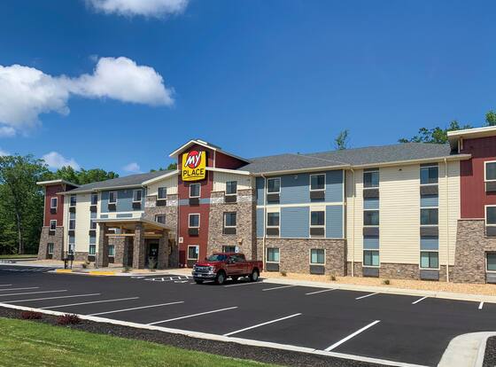 My Place Hotel - Dahlgren/King George, VA allows check-in for 18 year-old guests
