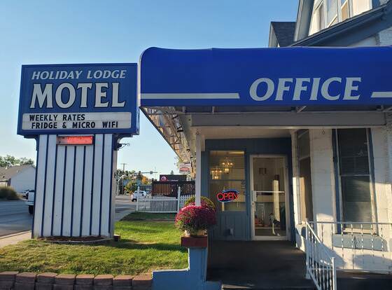 Holiday Lodge Motel allows check-in for 18 year-old guests