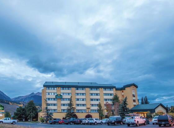 La Quinta Inn & Suites by Wyndham Silverthorne - Summit Co allows check-in for 18 year-old guests