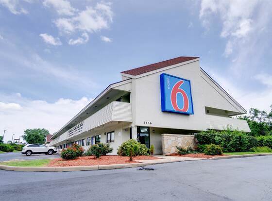Motel 6 Kansas City, MO allows check-in for 18 year-old guests