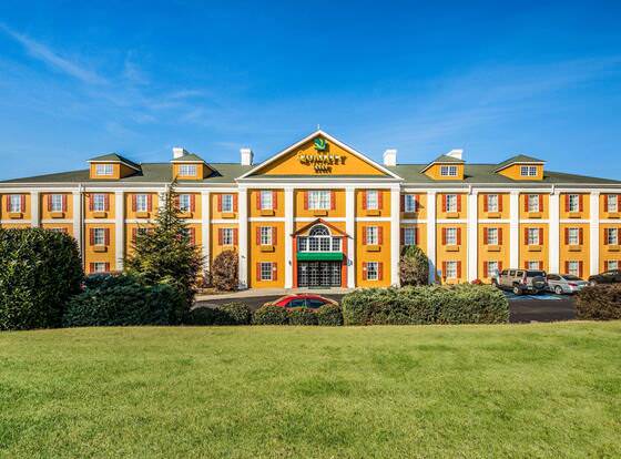 Quality Inn Oak Ridge allows check-in for 18 year-old guests