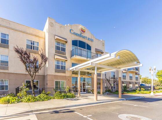 Comfort Inn Hanford Lemoore allows check-in for 18 year-old guests