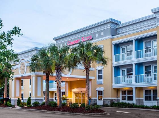 Comfort Suites at Isle Of Palms Connector allows check-in for 18 year-old guests