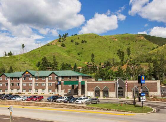 Comfort Inn & Suites Hotel in the Black Hills allows check-in for 18 year-old guests